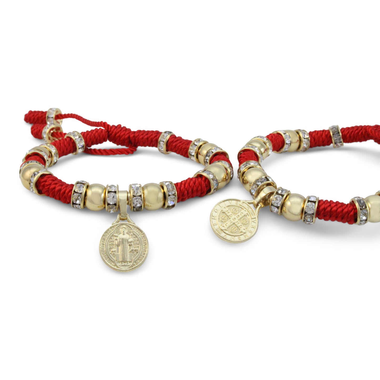 Pulseras de hilo con medalla de San Benito