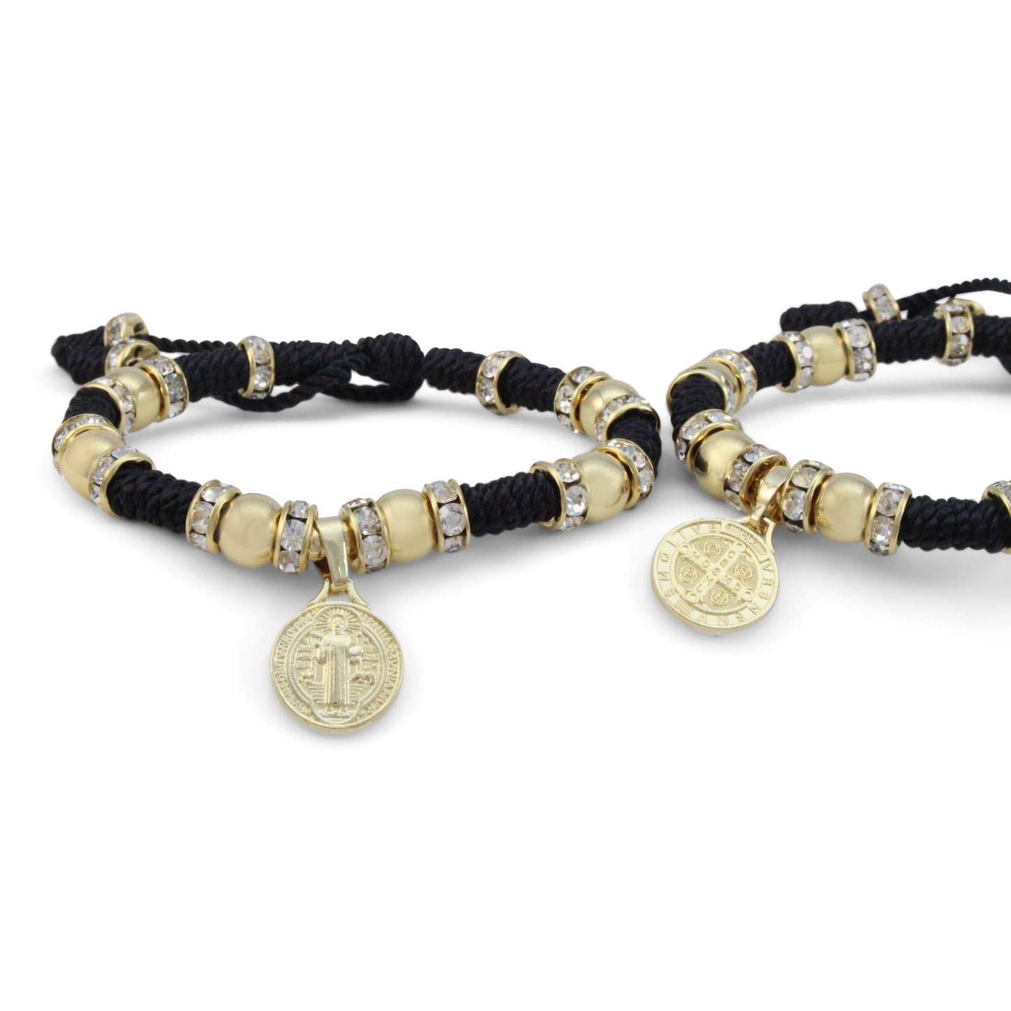 Pulseras de hilo con medalla de San Benito