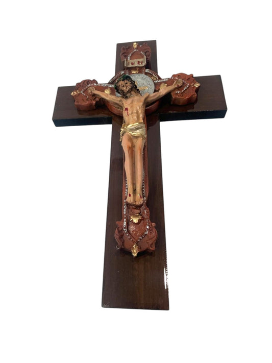 Crucifijo de madera de San Benito
