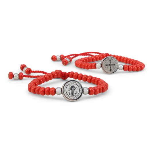Pulsera de coral con medalla de San Benito para niños