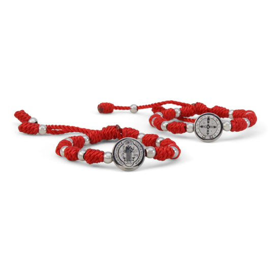 Pulsera de hilo con medalla de San Benito  para niños