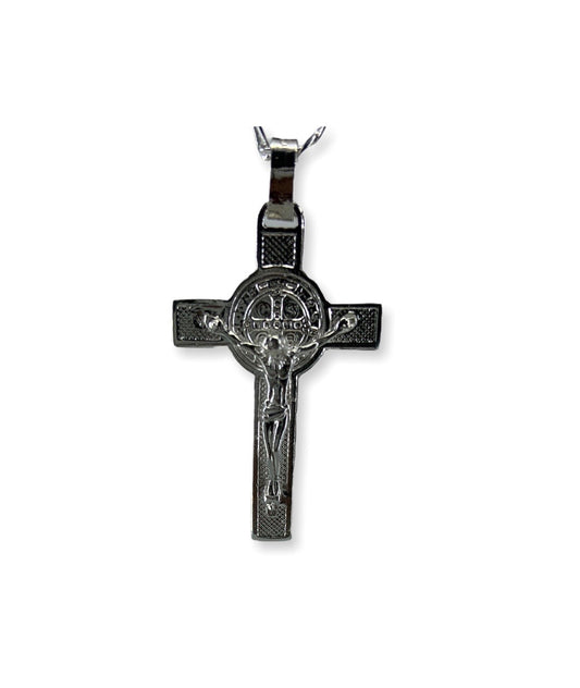 En Santa María del Monte, tienda católica,nuestra meta es evangelizar y nuestros productos nos ayudan a hacerlo, por eso te ofrecemos siempre lo mejor,como éste "Crucifijo de plata con cadena" El crucifijo es el símbolo más importante de la Iglesia Católica, ya que es la representación de la Cruz con la imagen de Cristo crucificado.