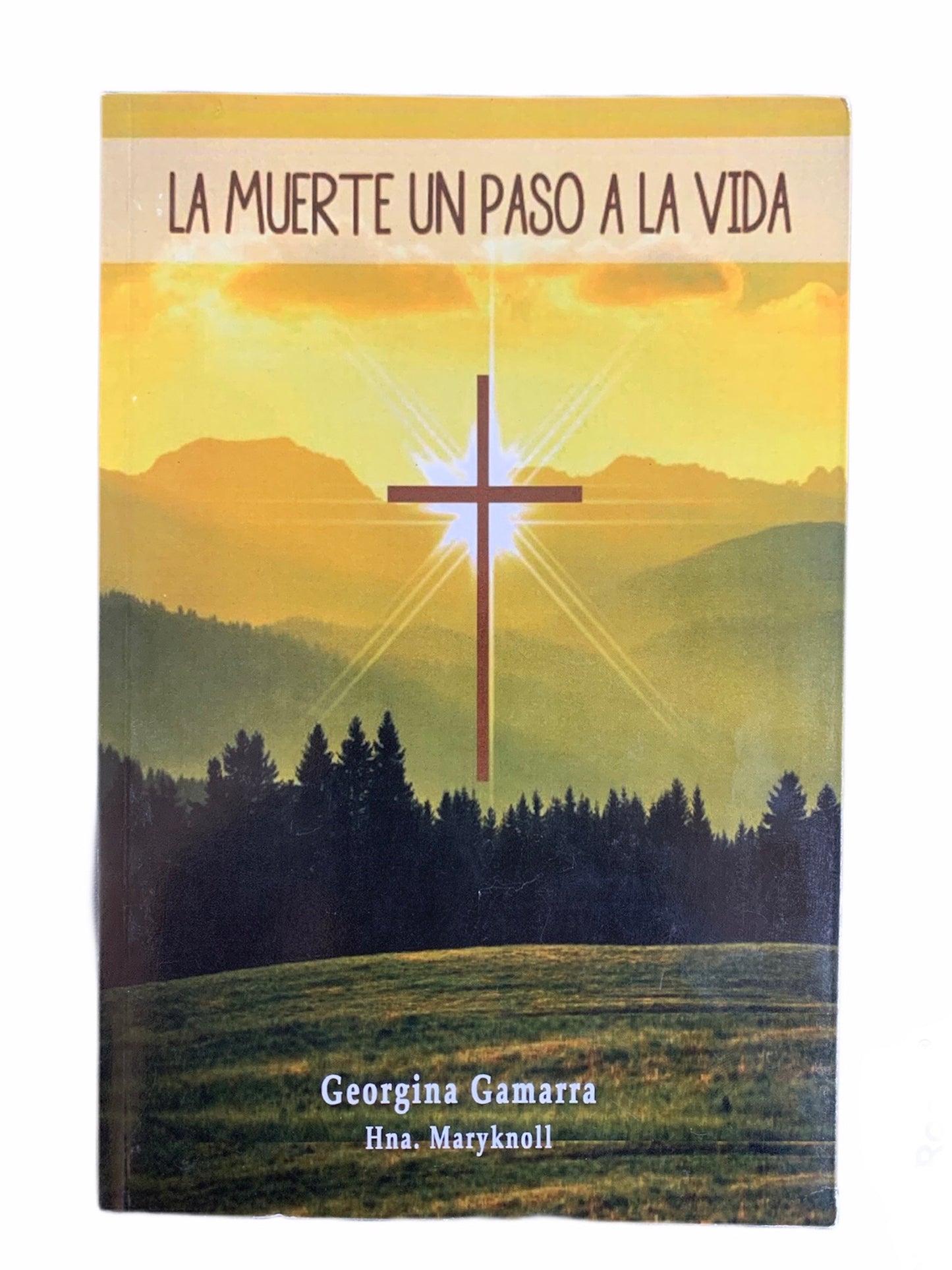 En Santa Maria del Monte, tienda católica,nuestra meta es evangelizar y nuestros productos nos ayudan a hacerlo, por eso te presentamos este libro:"La muerte un paso a la vida" este libro te ayudará a tener palabras de consuelo para cuando se nos muere un ser querido.Dios nuestro creador, en su infinita misericordia nos cuida. El es Eterno Presente.Disfrútalo y ayúdanos a llevar el mensaje de Cristo.¡Se parte de nuestra Misión! ¡Nuestros productos hablan por sí solos!