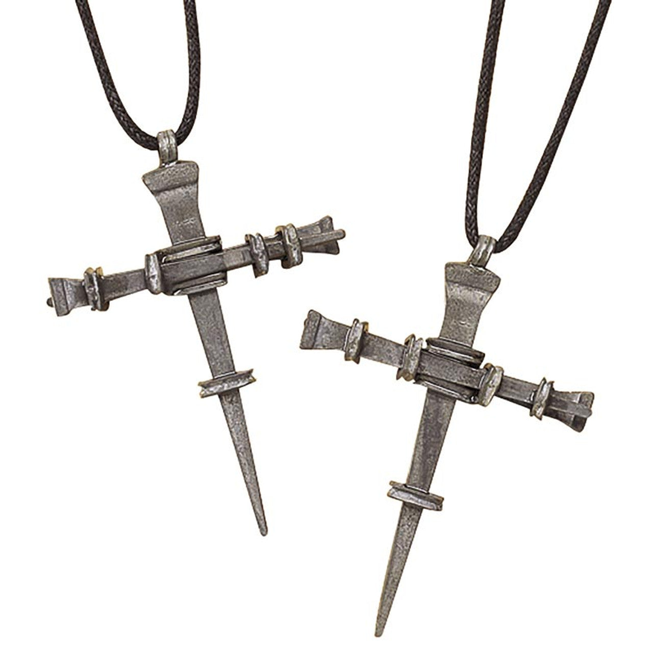 Colgante de cruz con clavos