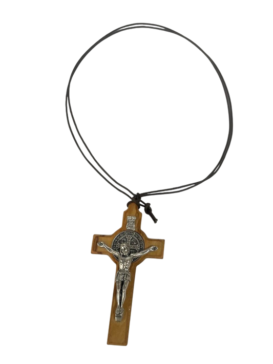 Collar en madera de San Benito