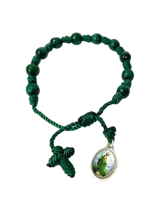 Pulsera San Judas verde de hilo con madera