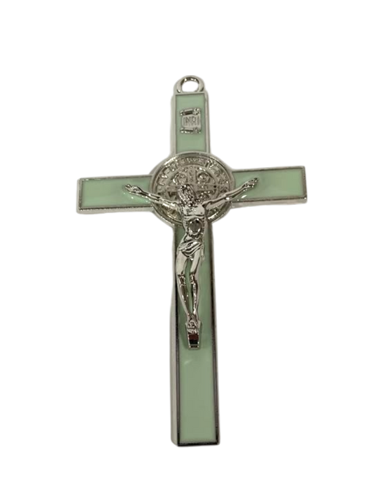Crucifijo de metal de San Benito