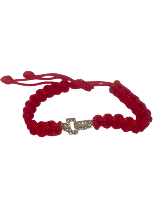 Pulsera roja con crucifijo