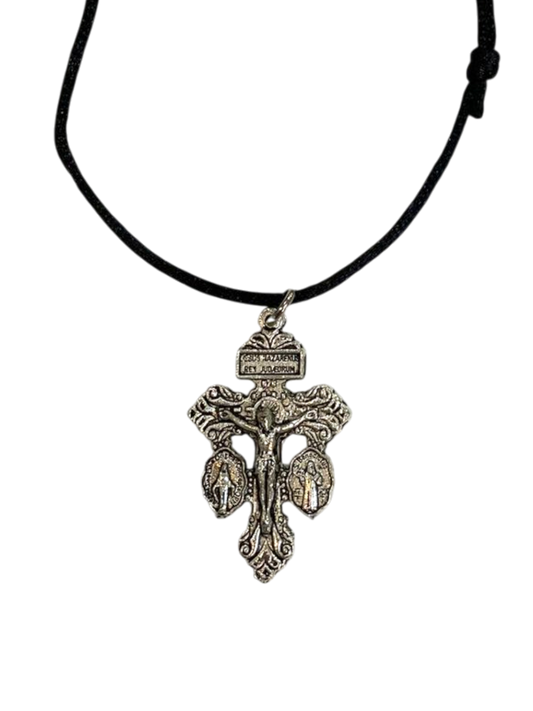 Cruz del perdón de hilo