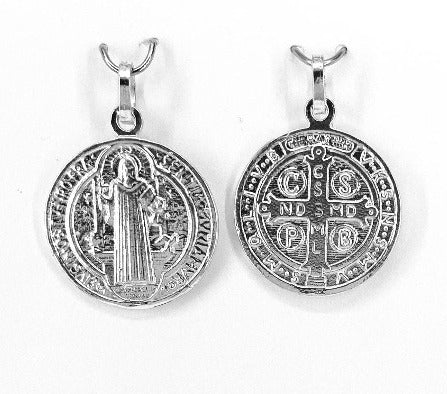 En Santa Maria del Monte nuestra meta es evangelizar y nuestros productos nos ayudan a hacerlo. Por eso te presentamos esta medalla de San Benito en nuestra sección  de joyería católica. Disfrútala y ayúdanos a  llevar el mensaje de Cristo.