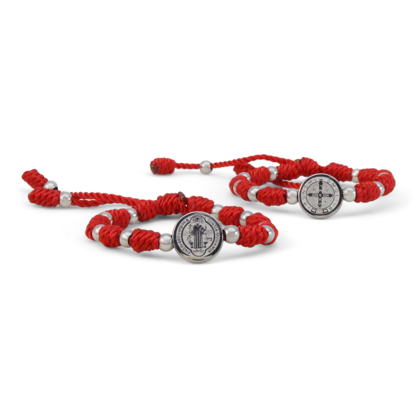 Pulsera de hilo con medalla de San Benito  para niños