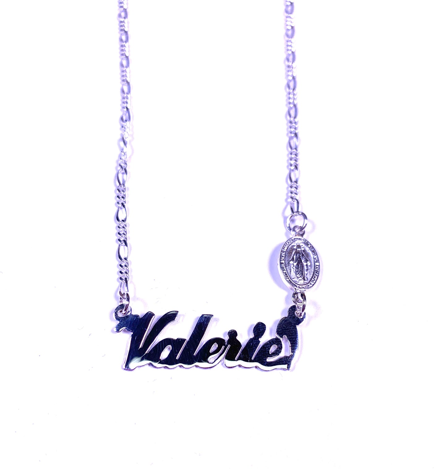 En Santa María del Monte, tienda católica,nuestra meta es evangelizar y nuestros productos nos ayudan a hacerlo, por eso te ofrecemos esta medalla de plata, que puede ser el perfecto regalo para un ser querido.Disfrutalo y ayúdanos a llevar el mensaje de Cristo.Se parte de Nuestra Misión!  ¡Nuestros productos hablan por sí solos!