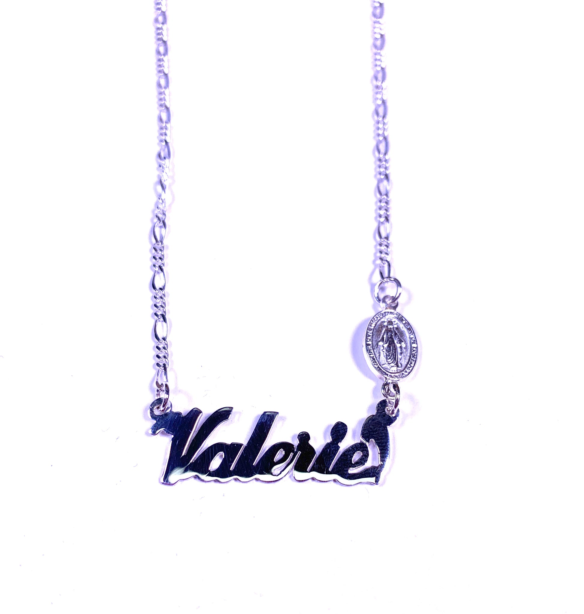 En Santa María del Monte, tienda católica,nuestra meta es evangelizar y nuestros productos nos ayudan a hacerlo, por eso te ofrecemos esta medalla de plata, que puede ser el perfecto regalo para un ser querido.Disfrutalo y ayúdanos a llevar el mensaje de Cristo.Se parte de Nuestra Misión!  ¡Nuestros productos hablan por sí solos!