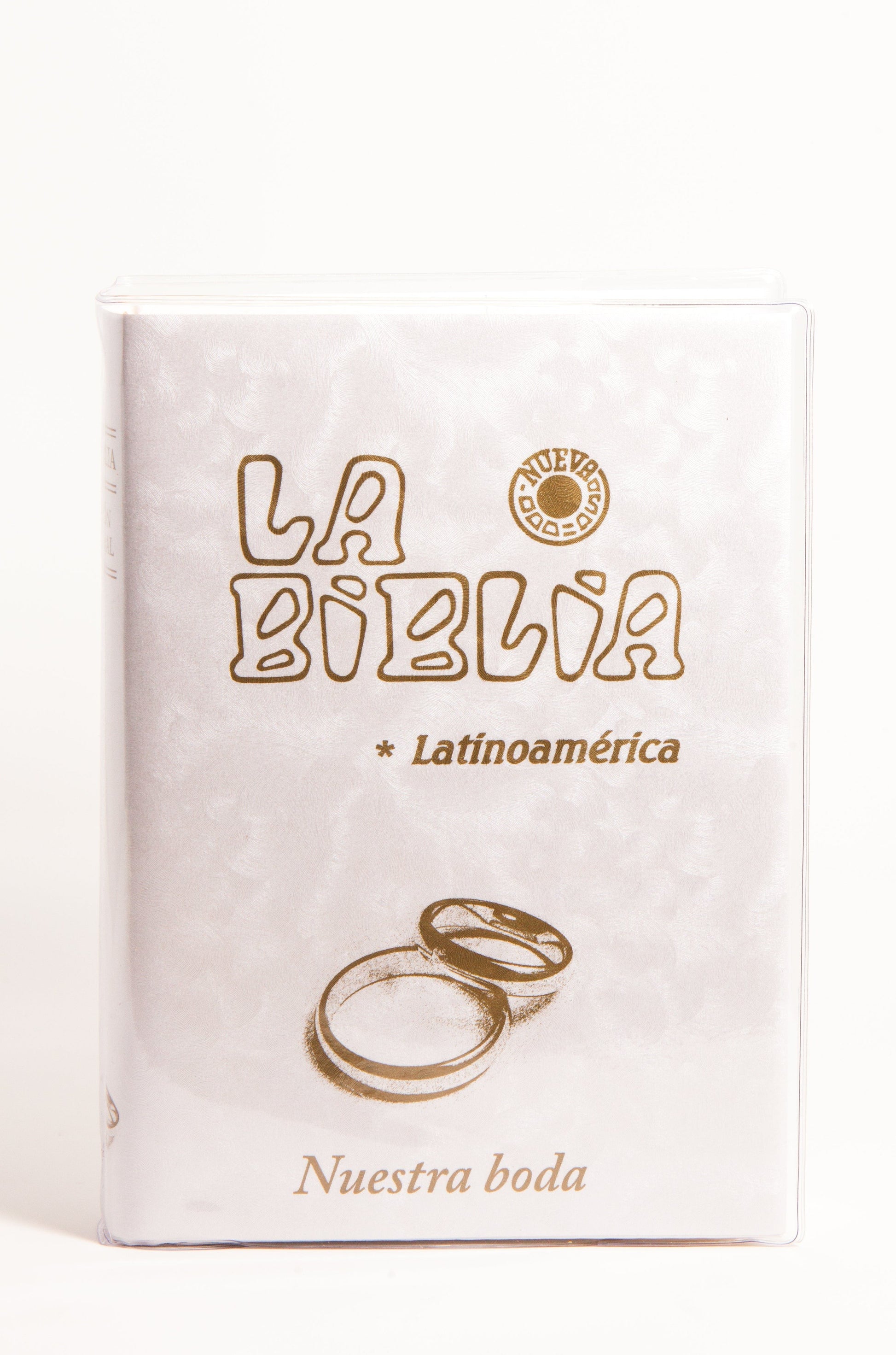 En Santa Maria del Monte, tienda católica,nuestra meta es evangelizar y nuestros productos nos ayudan a hacerlo, por eso te presentamos esta "Biblia Latinoamericana" Nuestra Boda,que pasa las fronteras de los países latinoamericanos, sin recurrir a términos reservados a los intelectuales por su traducción en un lenguaje sencillo.Disfrútalo y ayúdanos a llevar el mensaje de Cristo.Se parte de Nuestra Misión!.¡Nuestros productos hablan por sí solos!