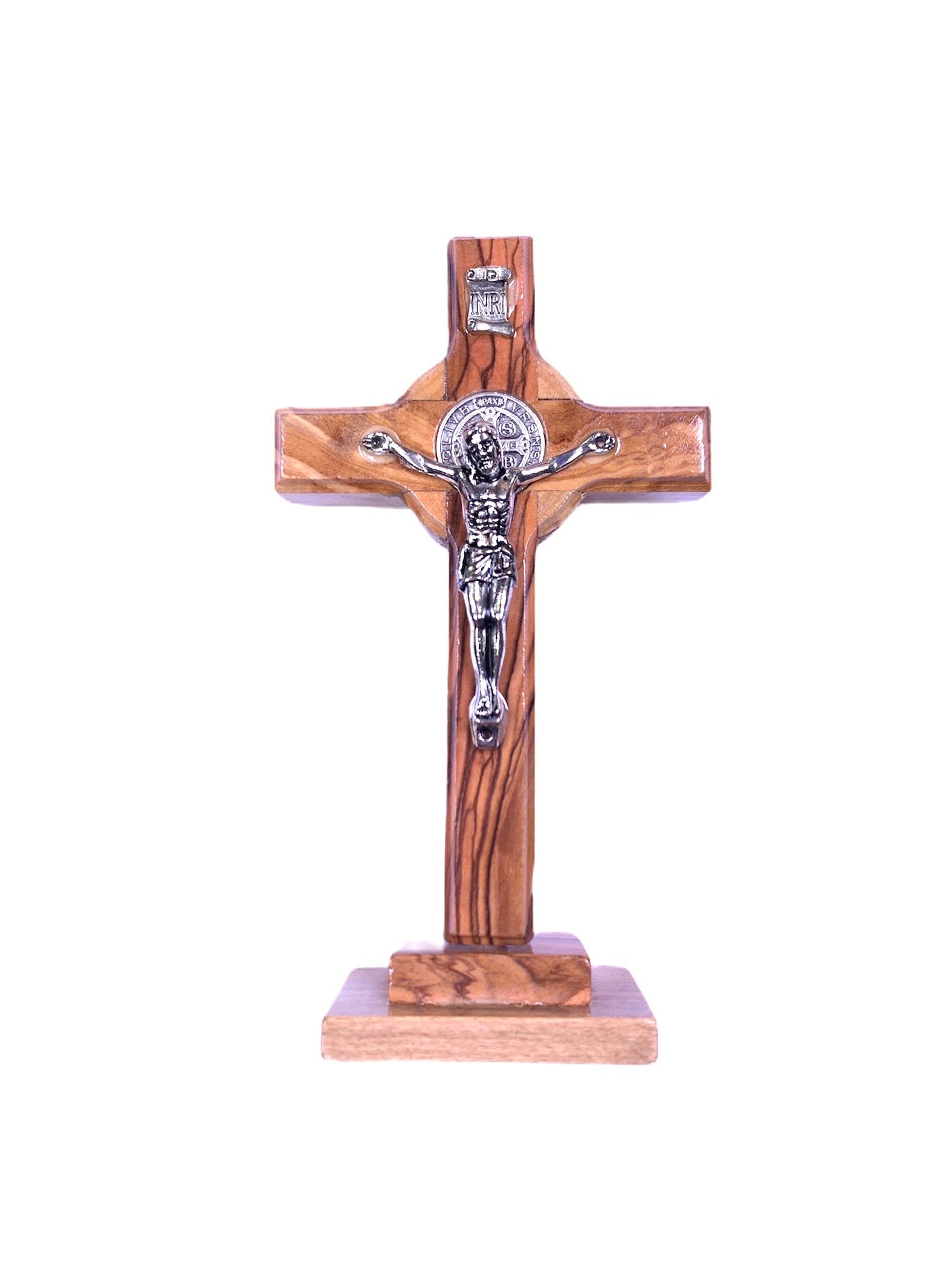 Medida: Crucifijo 6 x 4 In  Material: Madera de olivo con base/Contiene elementos de Tierra Santa: Hojas de olivo - Incienso-Mirra y tierra.  En Santa Maria del Monte nuestra meta es evangelizar y nuestros productos nos ayudan a hacerlo, por eso te presentamos este crucifijo en nuestra  sección de Jerusalem.  Disfrútalo y ayúdanos a  llevar el mensaje de Cristo.    Nuestros productos hablan por sí solos