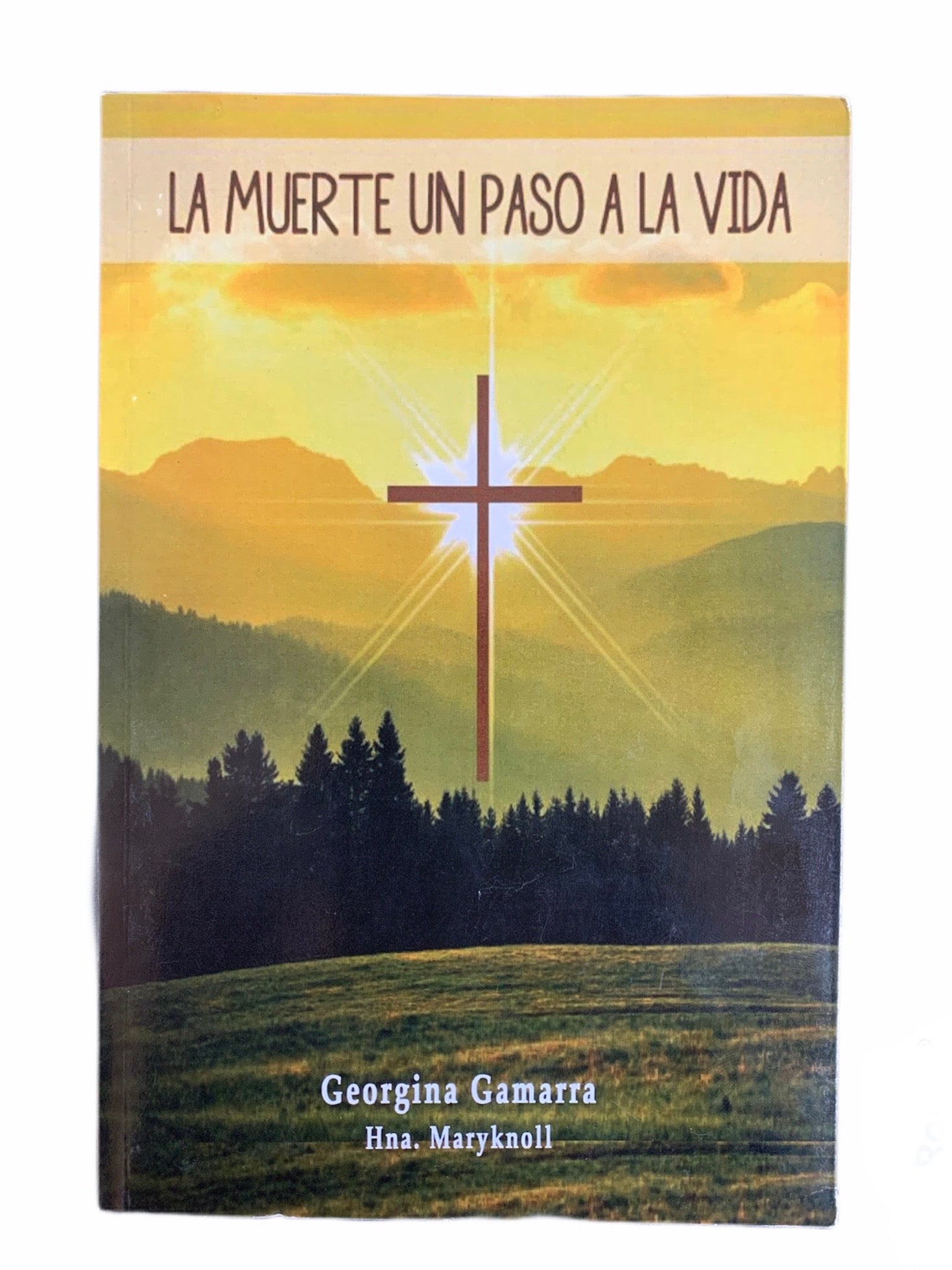 En Santa Maria del Monte, tienda católica,nuestra meta es evangelizar y nuestros productos nos ayudan a hacerlo, por eso te presentamos este libro:"La muerte un paso a la vida" este libro te ayudará a  tener palabras de consuelo para cuando se nos muere un ser querido.Dios  nuestro creador, en su infinita misericordia nos cuida. El es Eterno Presente.Disfrútalo y ayúdanos a  llevar el mensaje de Cristo.¡Se parte de nuestra Misión! ¡Nuestros productos hablan por sí solos!